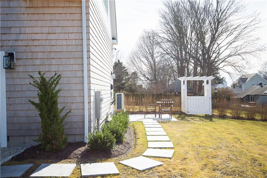 161 Briarwood photo 2