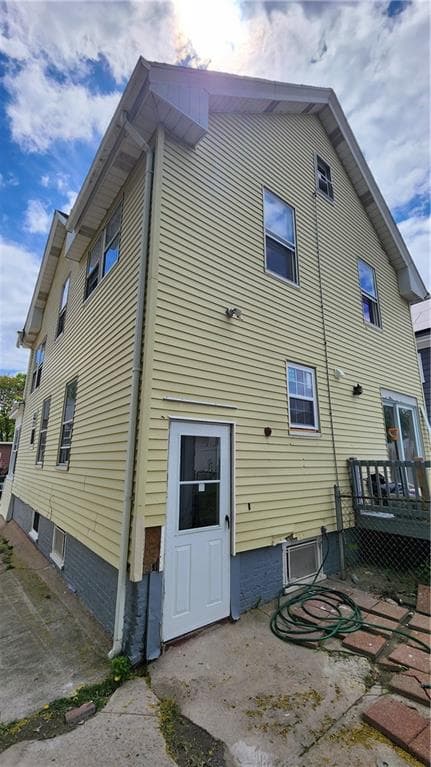 271 Vermont Ave photo 4