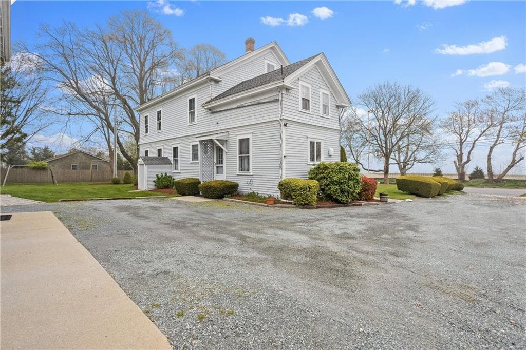 906 East Main photo 5