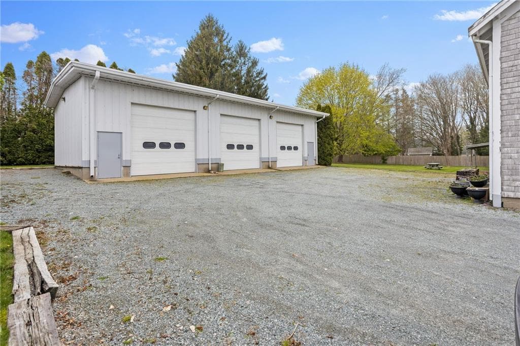 906 East Main photo 2