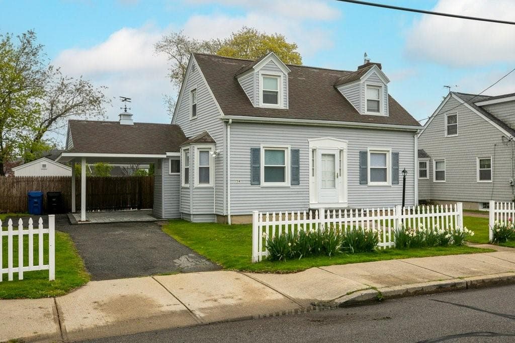 94 Eustis photo 2
