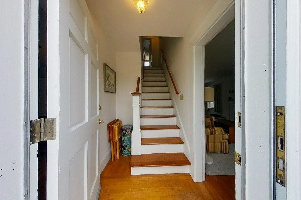 94 Eustis photo 3