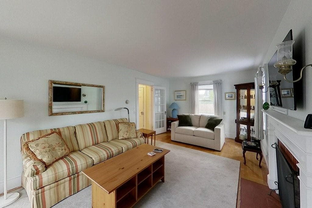 94 Eustis photo 5