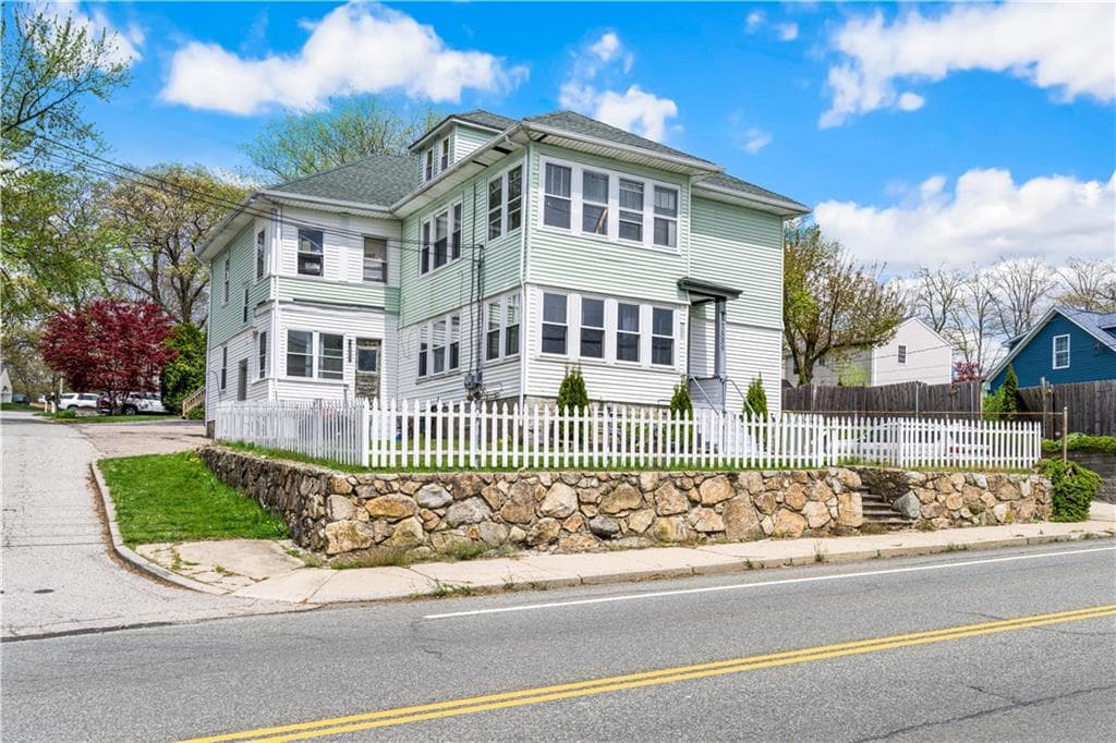 3889 Mendon
