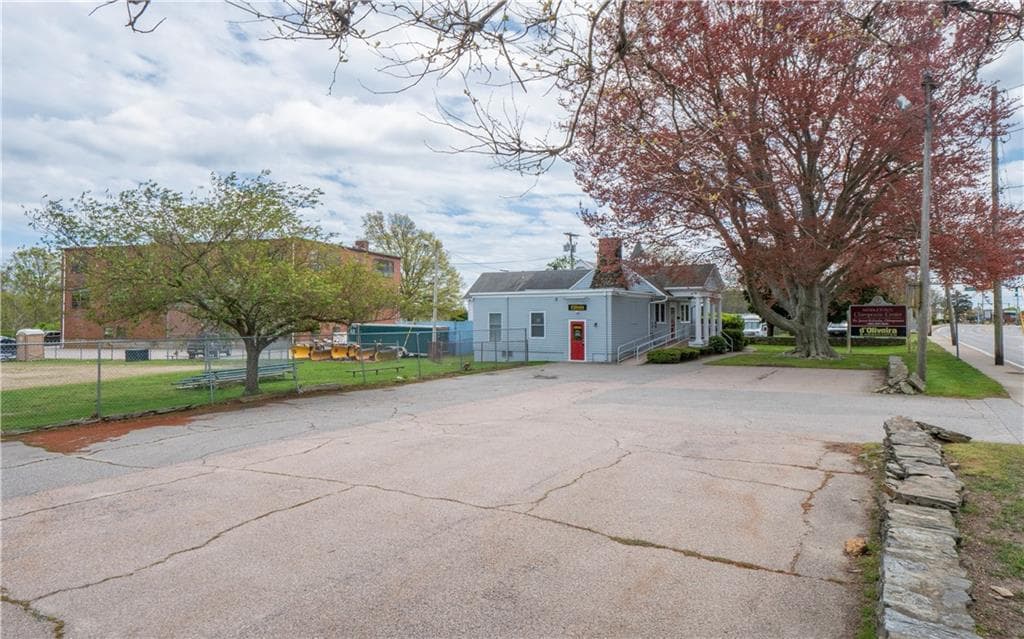 1521 WEST MAIN photo 4