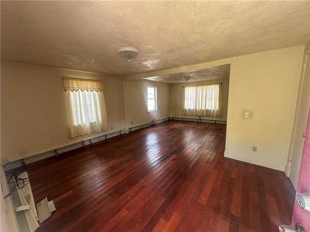 670 Putnam photo 2