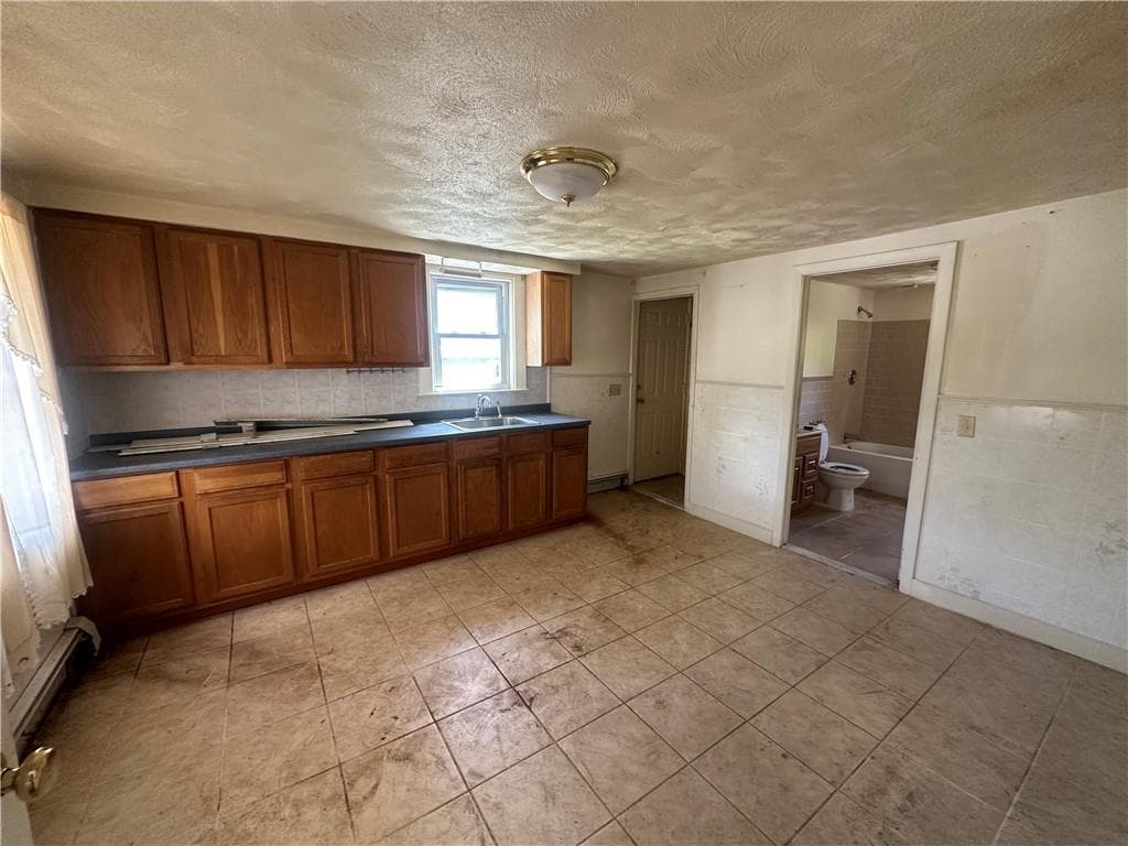 670 Putnam photo 3