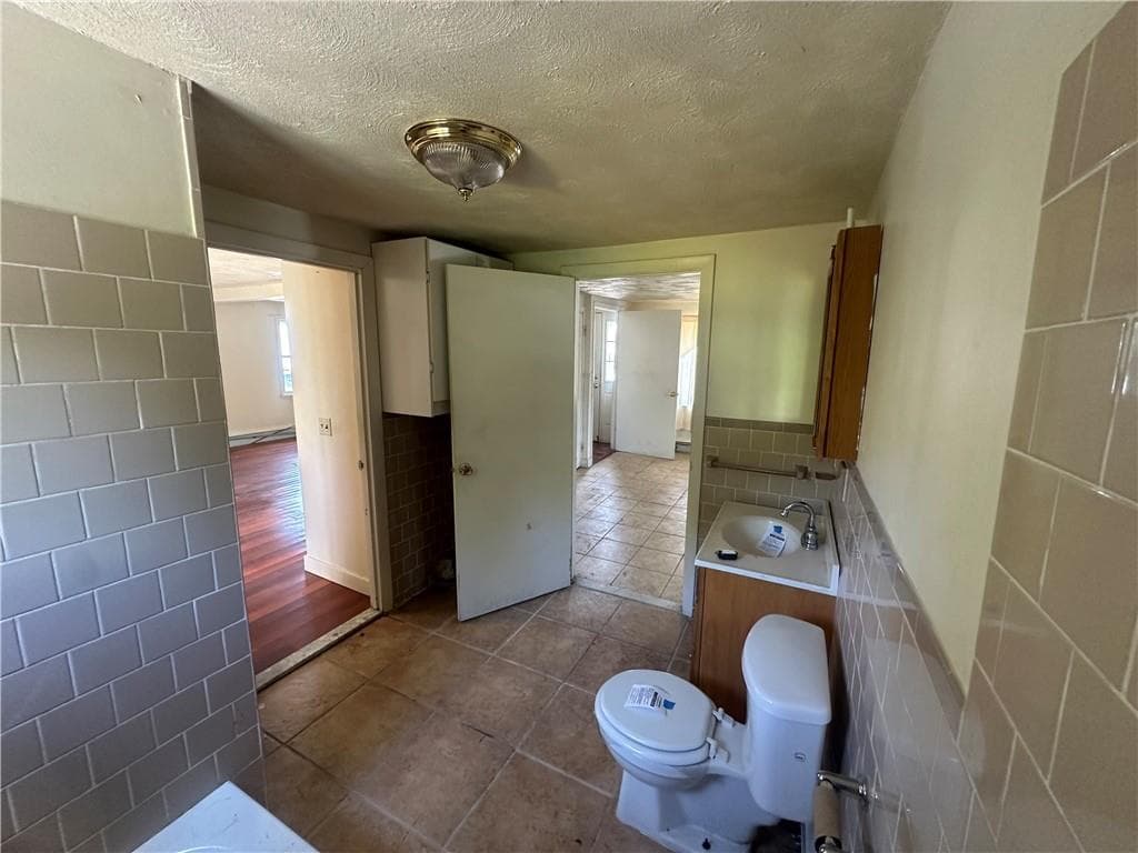 670 Putnam photo 5