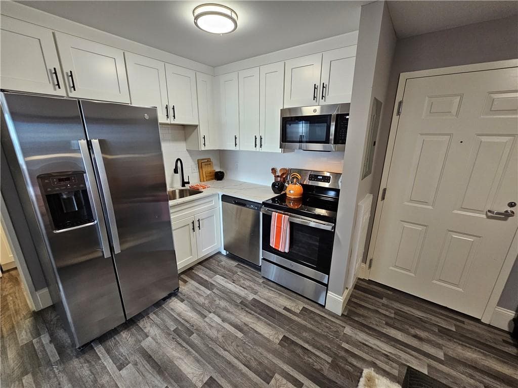 101 Cedar #810 photo 2