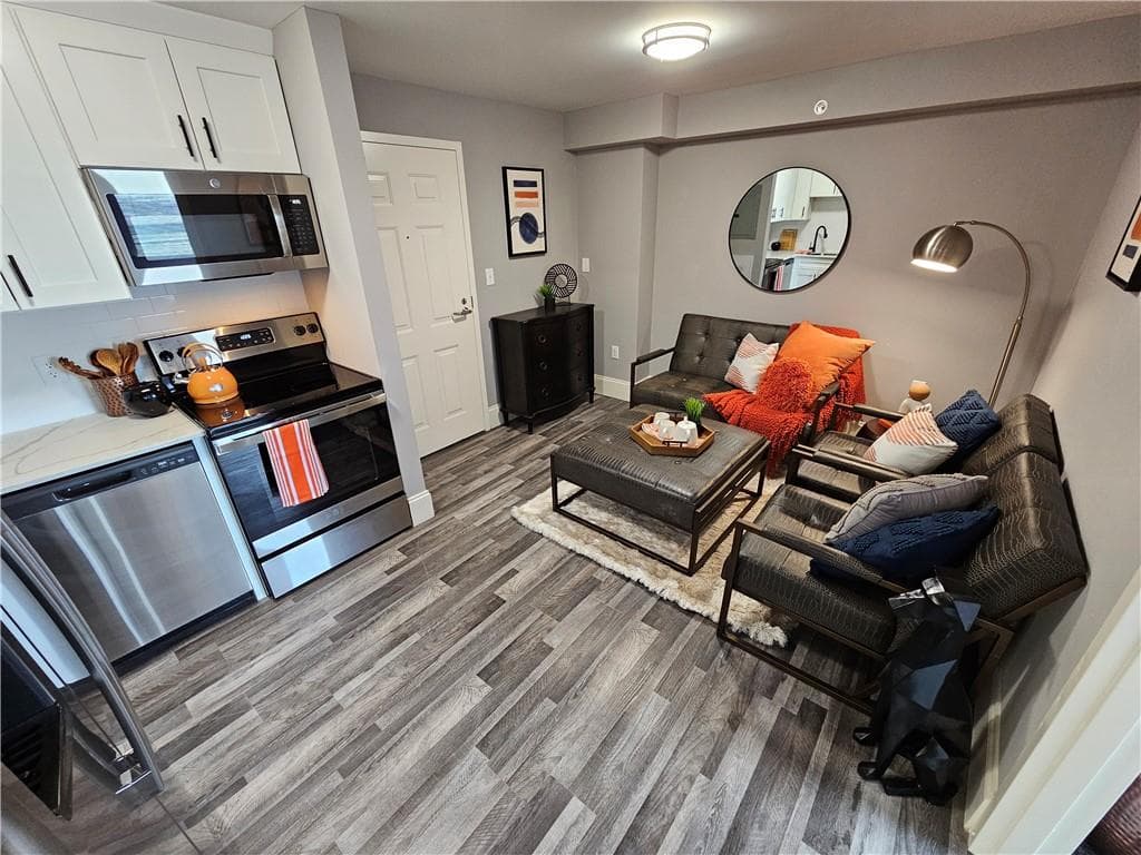 101 Cedar #810
