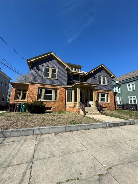 194 Carrington
