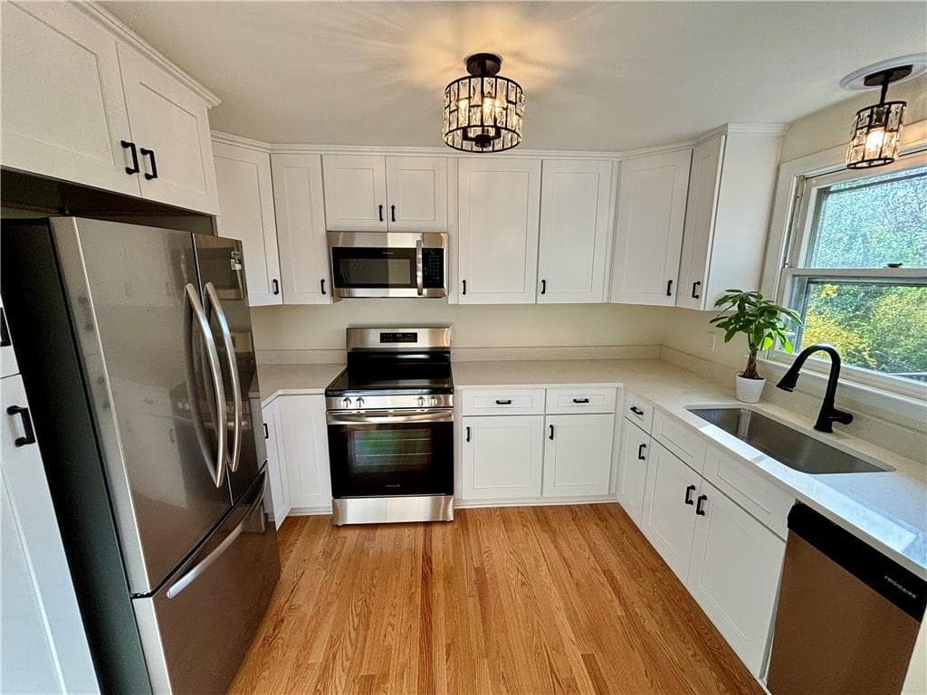180 Greenwood photo 2