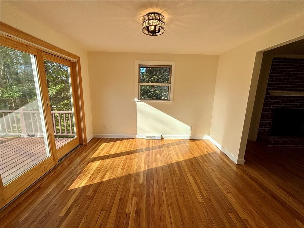 180 Greenwood photo 5