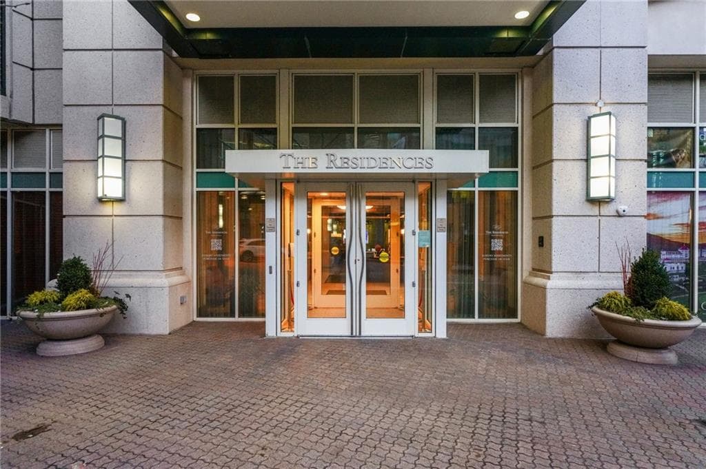 1 West Exchange #1802 photo 2