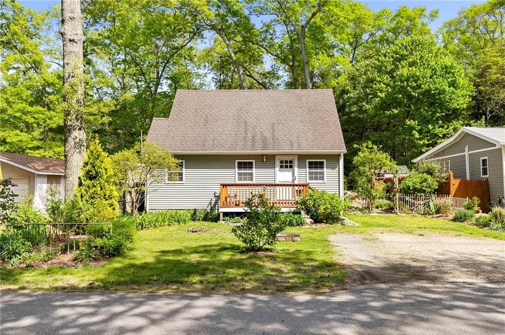 200 East Shore photo 3