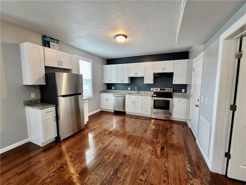 884 Main #2L photo 2