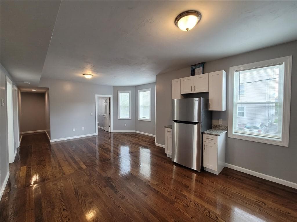 884 Main #2L photo 3