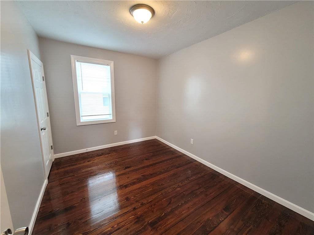884 Main #1R photo 3