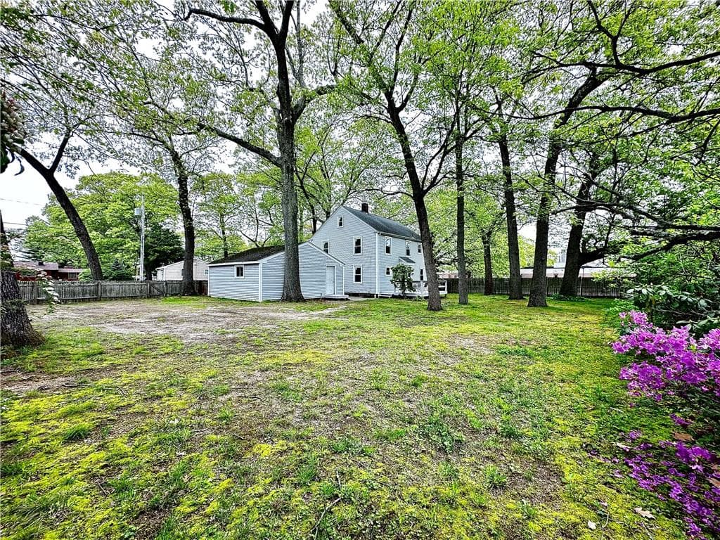 52 Warwick Lake photo 3