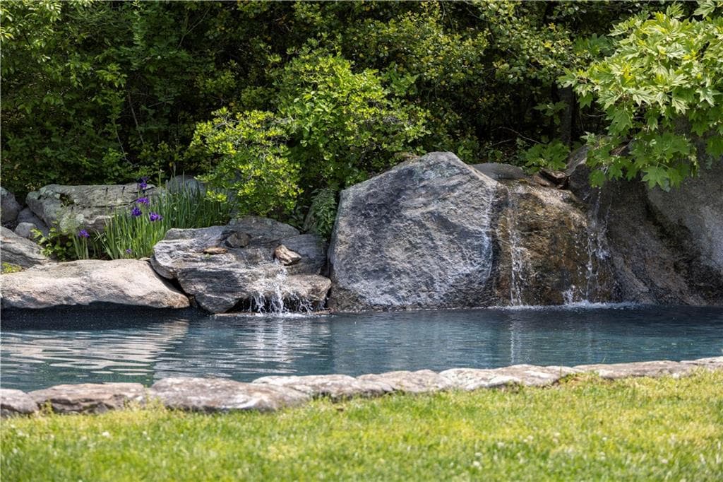 79 Pine Woods photo 3