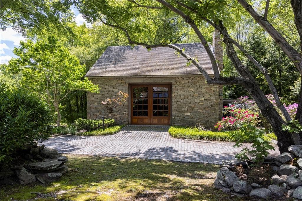 79 Pine Woods photo 4