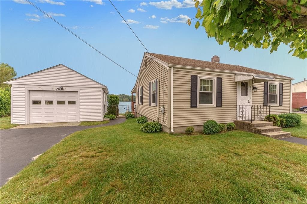 304 Lake Shore photo 3