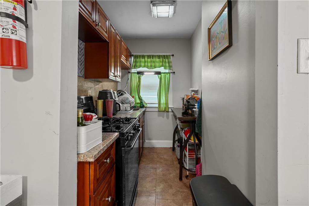 158 Newell photo 5