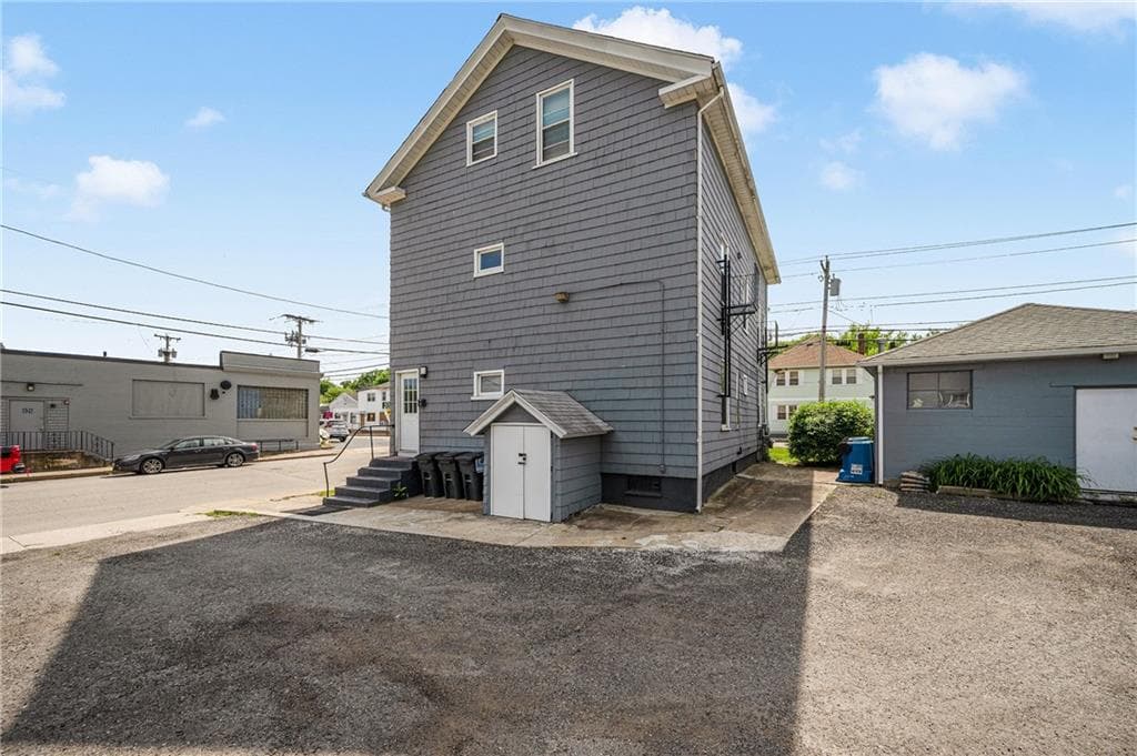 928 Main photo 5
