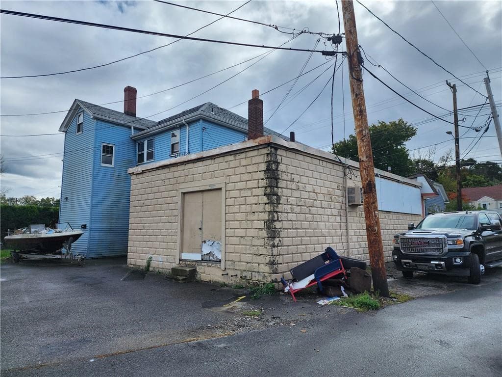 117 Putnam photo 5