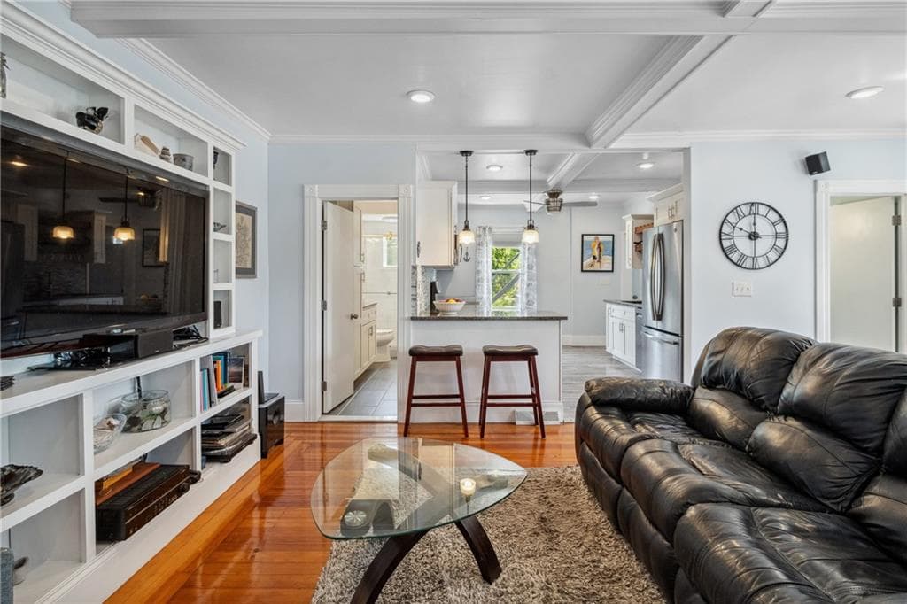 814 Main photo 5