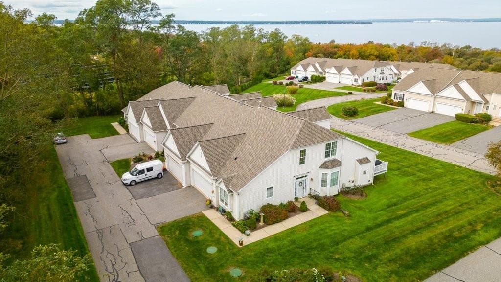 281 Rolling Hill