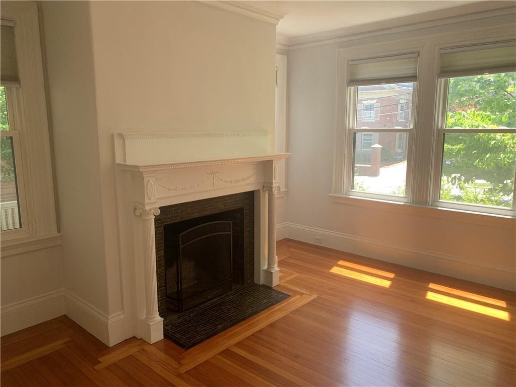 364 Lloyd photo 2