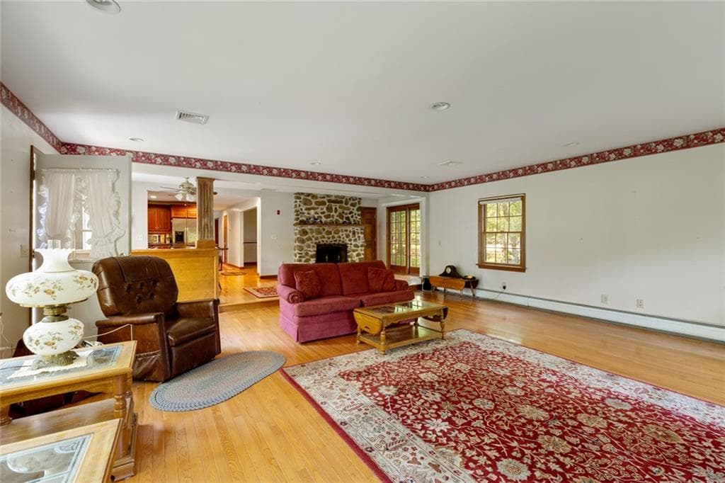 1640 Shermantown photo 3