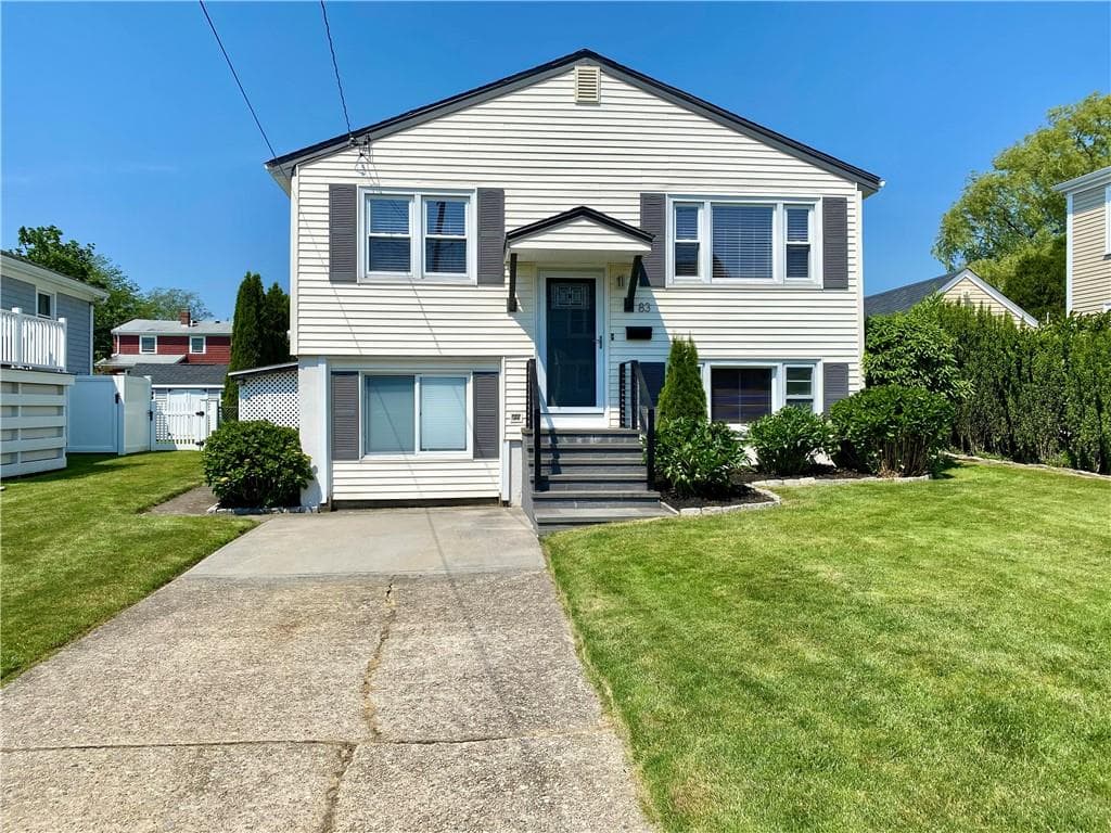 83 Eustis