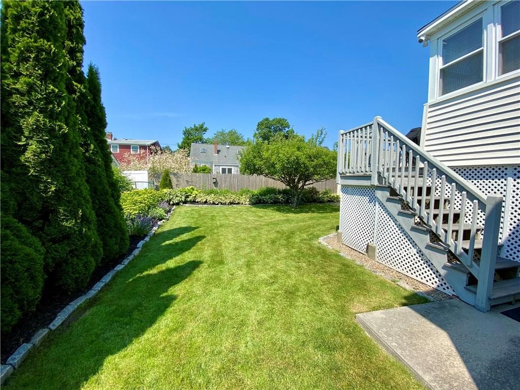 83 Eustis photo 5
