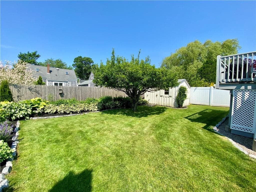 83 Eustis photo 4