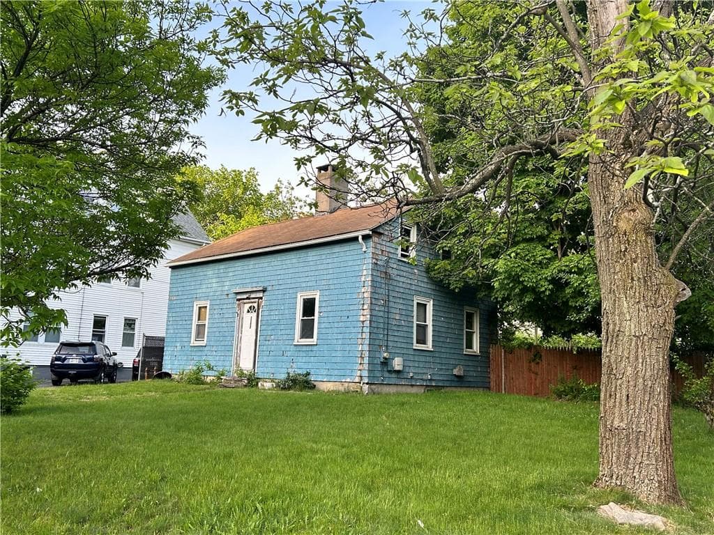 1052 Cranston photo 2