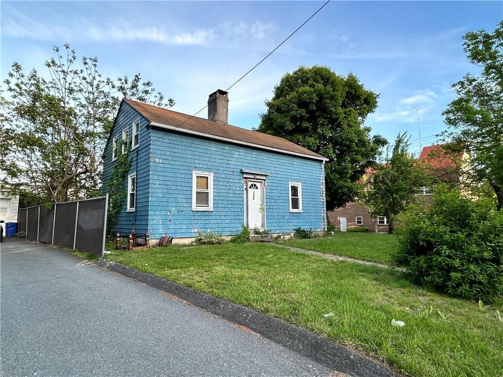 1052 Cranston photo 3