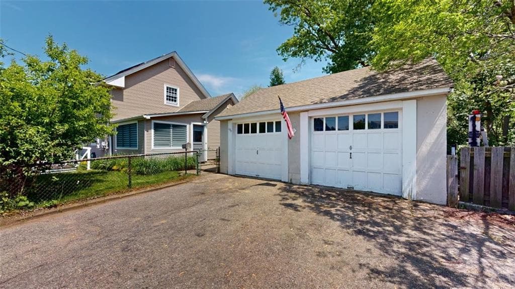 195 Bullocks Point Avenue photo 2