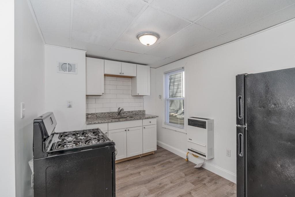 210 Main photo 5