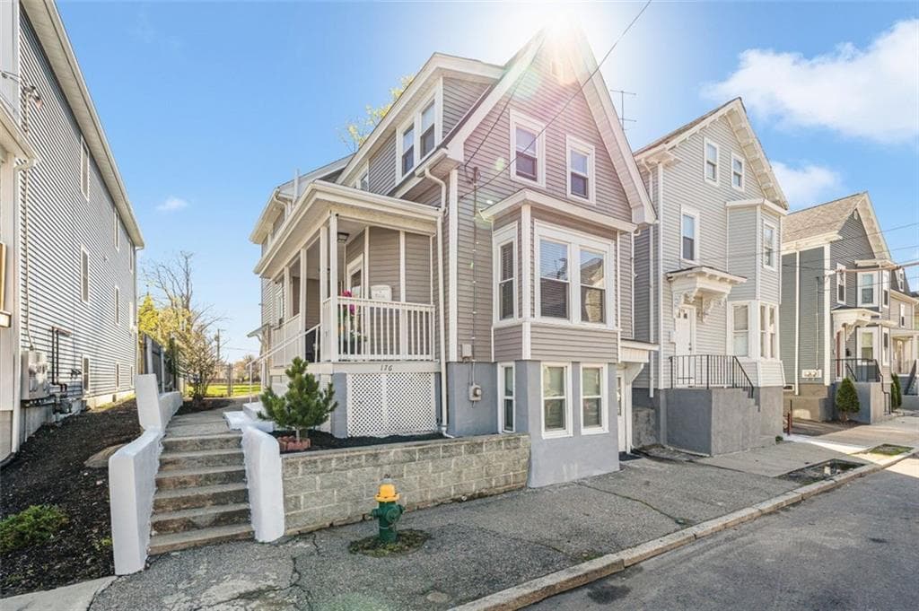 176 Burnside photo 2