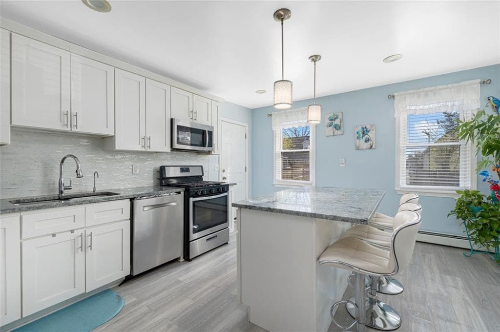176 Burnside photo 3
