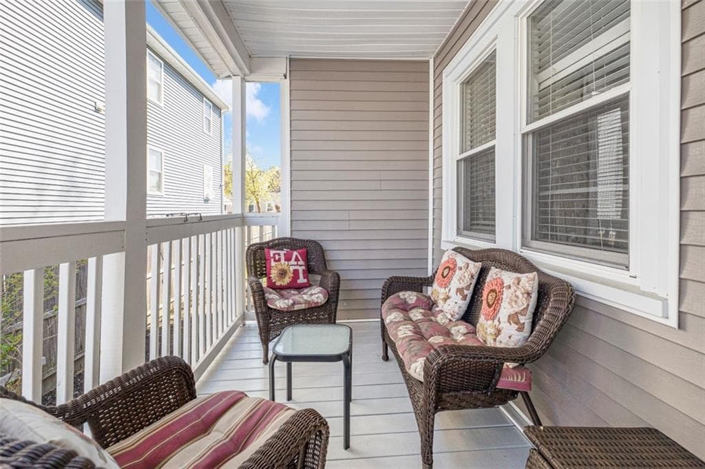 176 Burnside photo 4