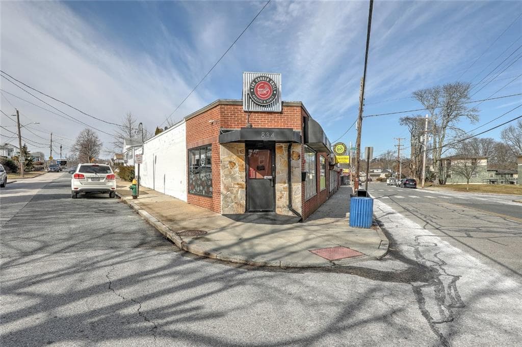 834 Admiral photo 2