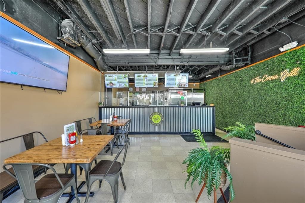 834 Admiral photo 2