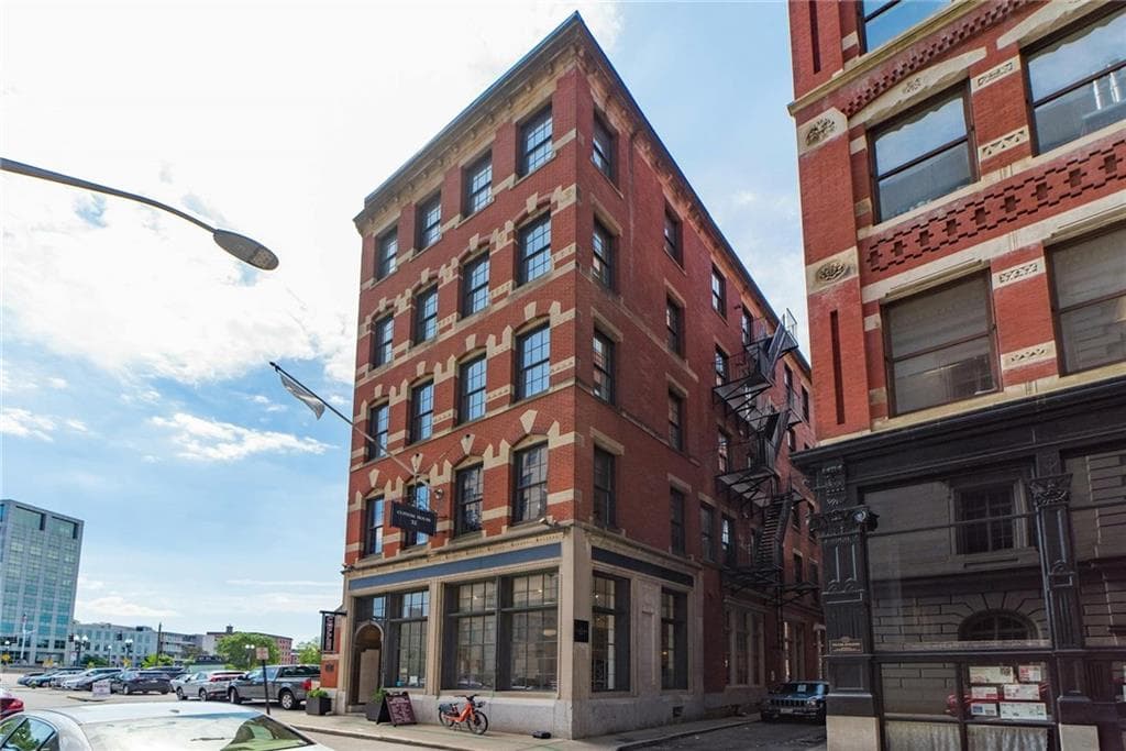 32 Custom House #401 photo 2