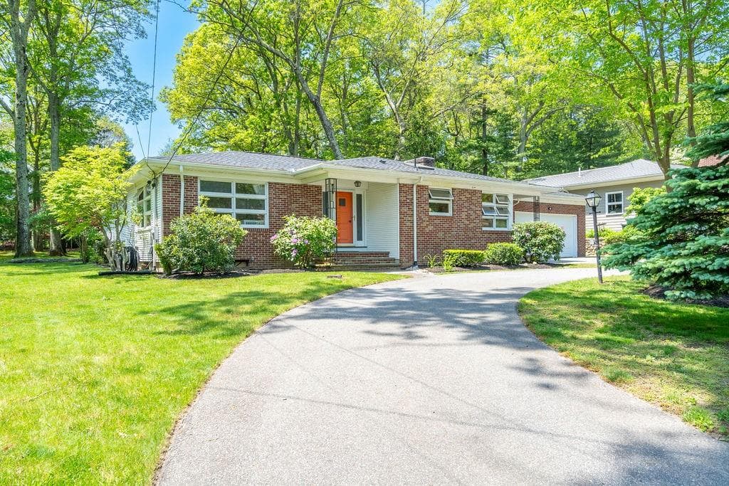 27 Maplecrest photo 2