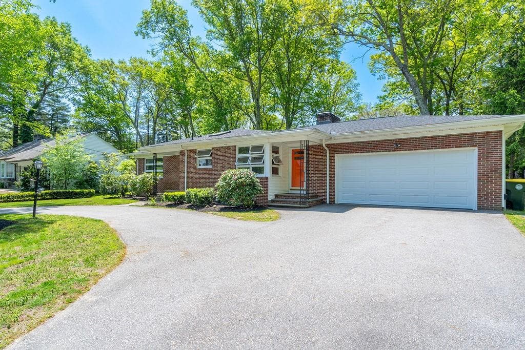 27 Maplecrest photo 3