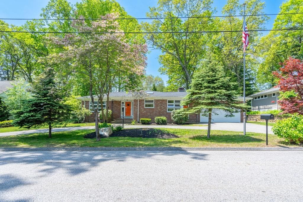 27 Maplecrest