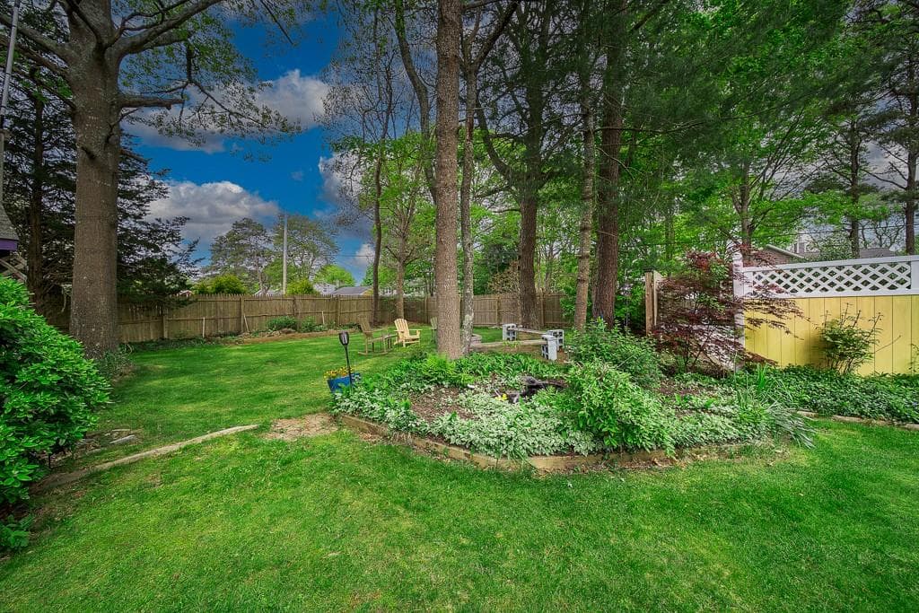 119 Hemlock photo 5